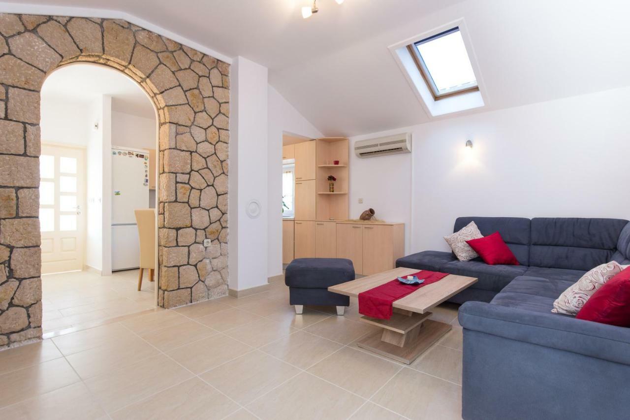 Apartman Ivona Malinska Εξωτερικό φωτογραφία